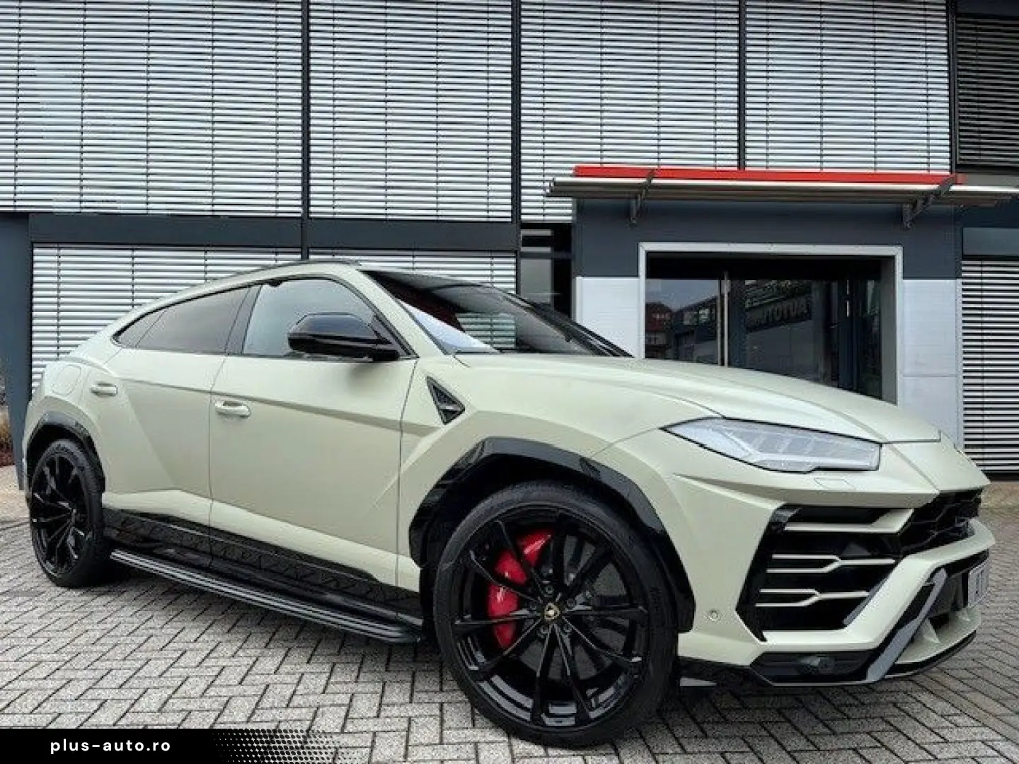 LAMBORGHINI Urus HUD NIGHT VISION B&O 23  REAR SEAT-ENTER.