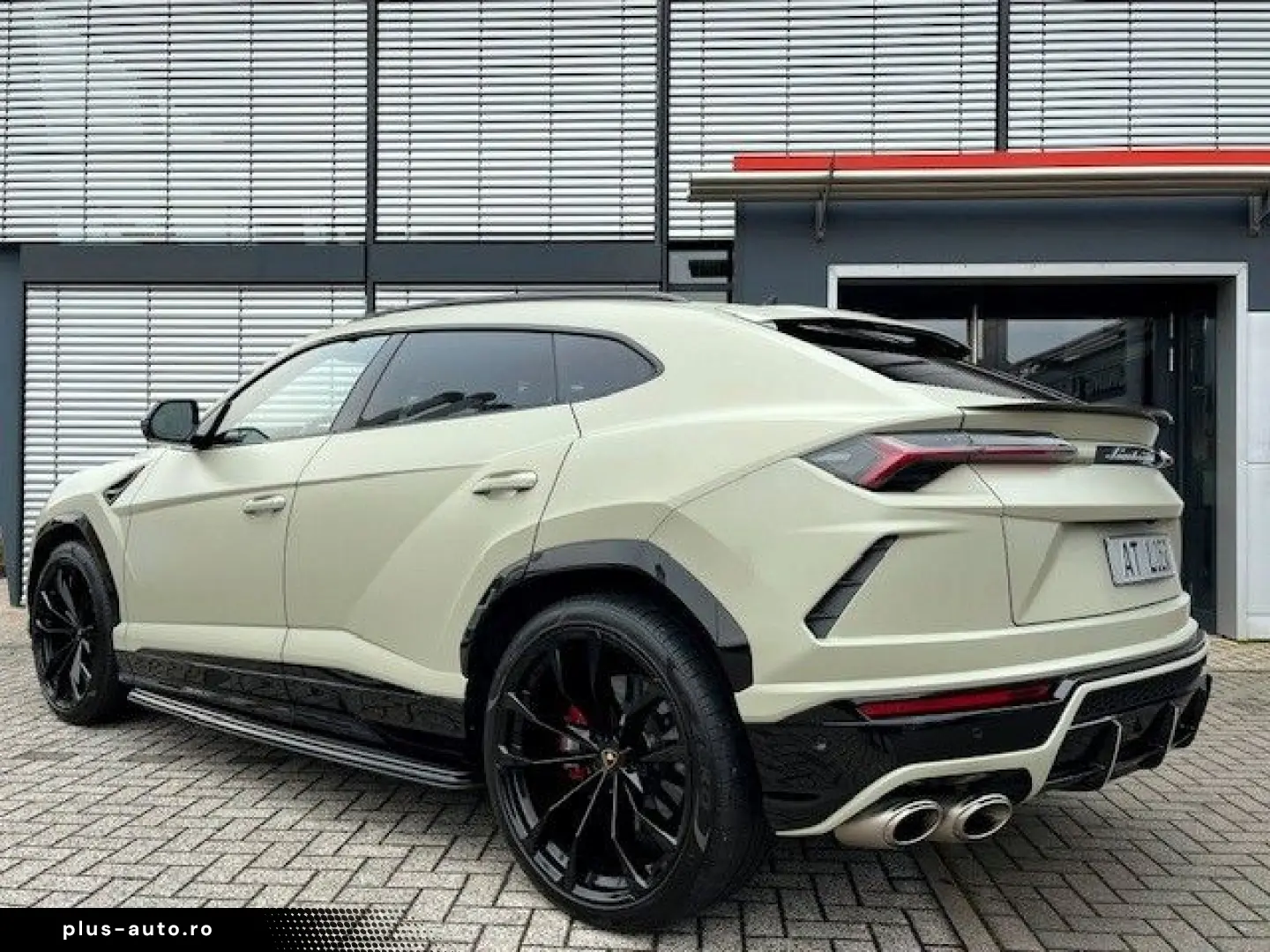 LAMBORGHINI Urus HUD NIGHT VISION B&O 23  REAR SEAT-ENTER.