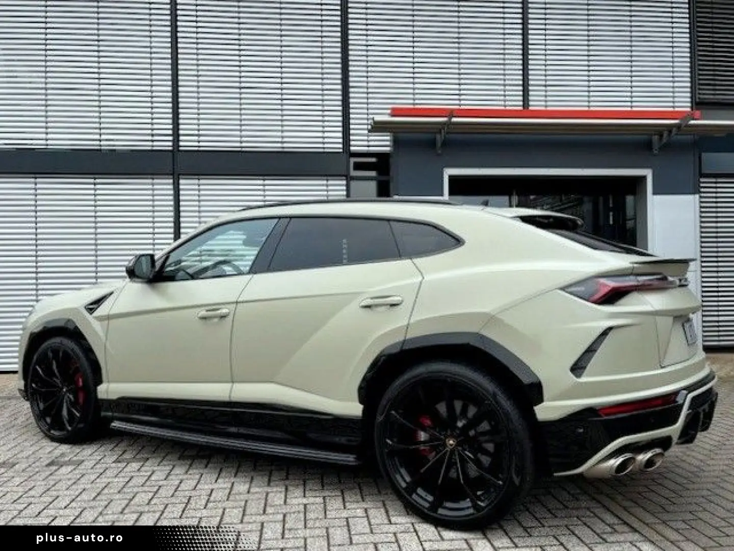 LAMBORGHINI Urus HUD NIGHT VISION B&O 23  REAR SEAT-ENTER.