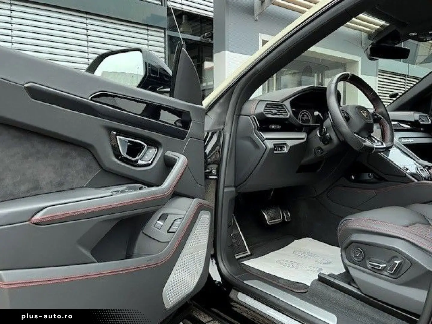 LAMBORGHINI Urus HUD NIGHT VISION B&O 23  REAR SEAT-ENTER.