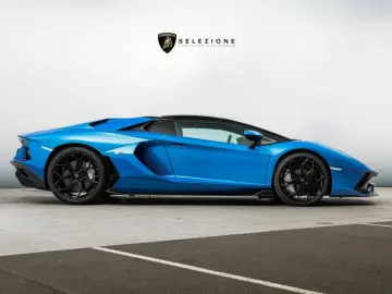 LAMBORGHINI Aventador Ultimae Roadster limited 250 pieces