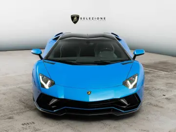 LAMBORGHINI Aventador Ultimae Roadster limited 250 pieces
