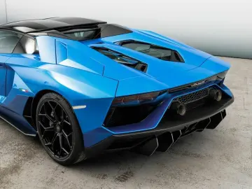 LAMBORGHINI Aventador Ultimae Roadster limited 250 pieces