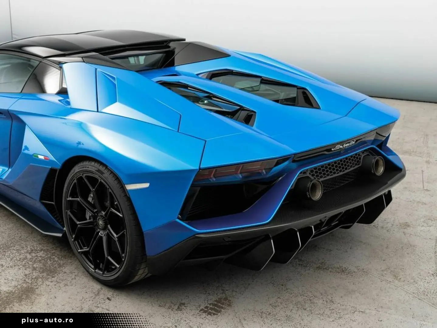 LAMBORGHINI Aventador Ultimae Roadster limited 250 pieces