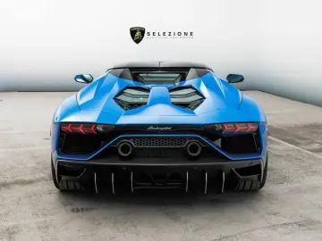 LAMBORGHINI Aventador Ultimae Roadster limited 250 pieces