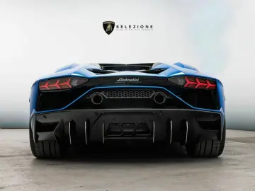 LAMBORGHINI Aventador Ultimae Roadster limited 250 pieces