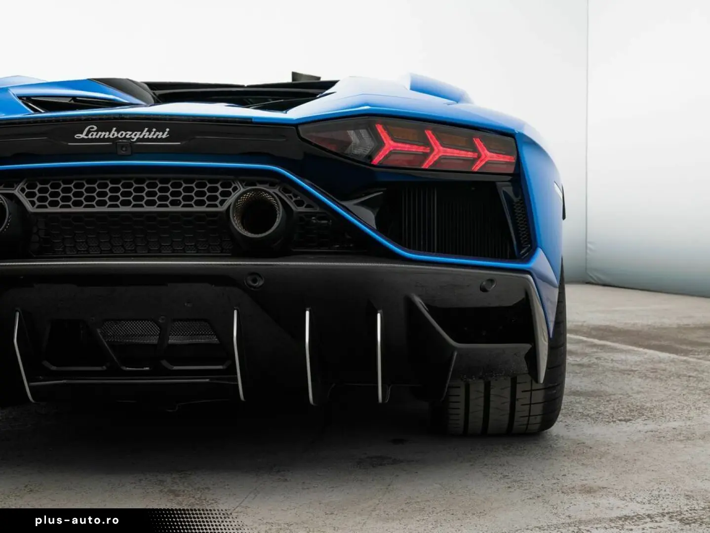 LAMBORGHINI Aventador Ultimae Roadster limited 250 pieces