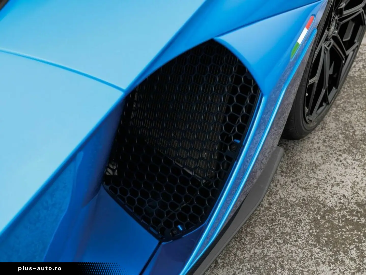 LAMBORGHINI Aventador Ultimae Roadster limited 250 pieces