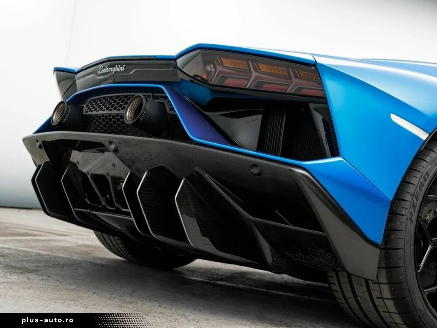 LAMBORGHINI Aventador Ultimae Roadster limited 250 pieces