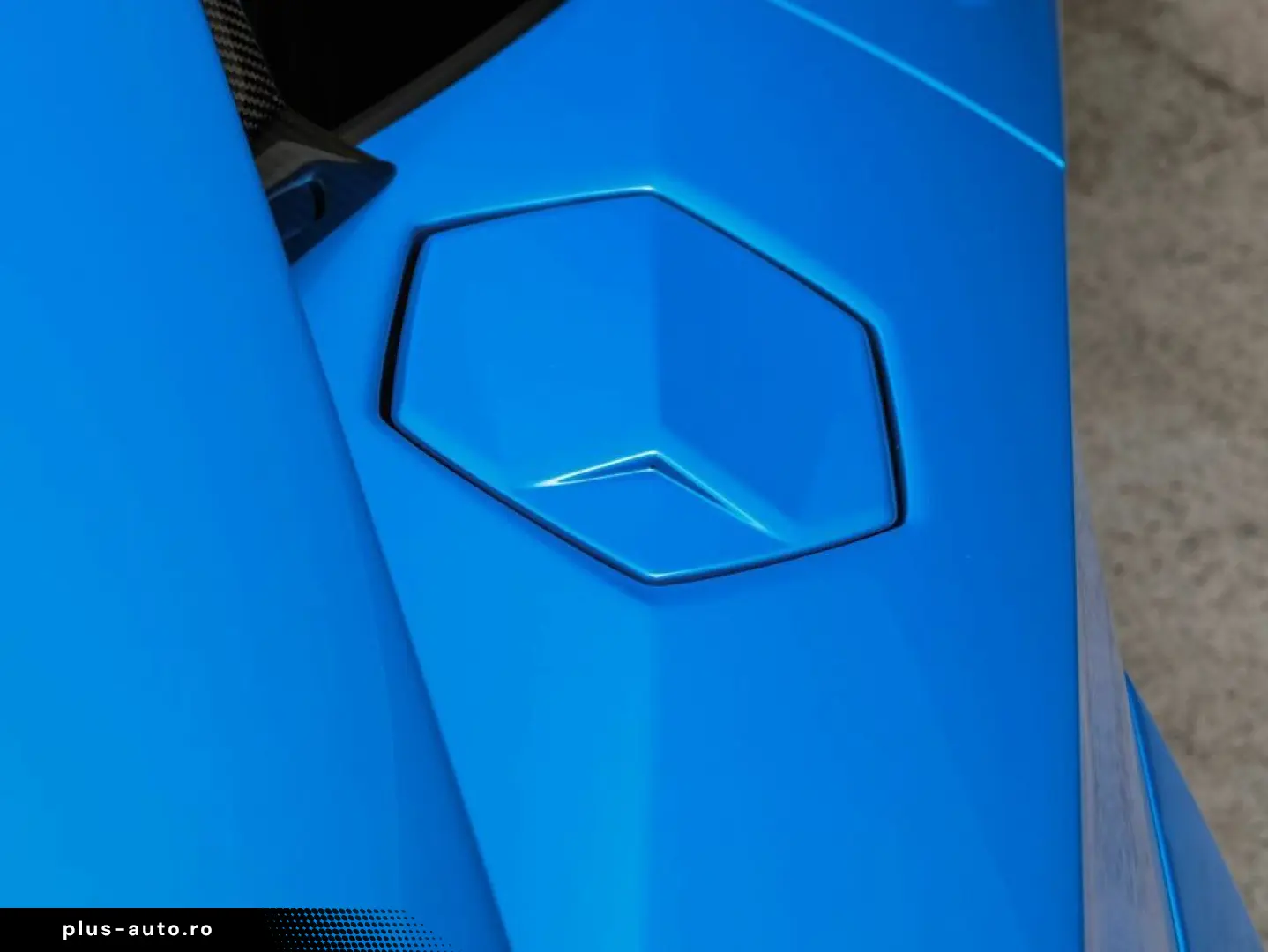 LAMBORGHINI Aventador Ultimae Roadster limited 250 pieces