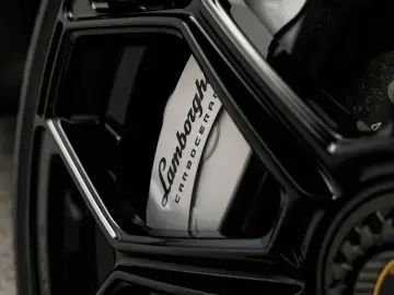 LAMBORGHINI Aventador Ultimae Roadster limited 250 pieces