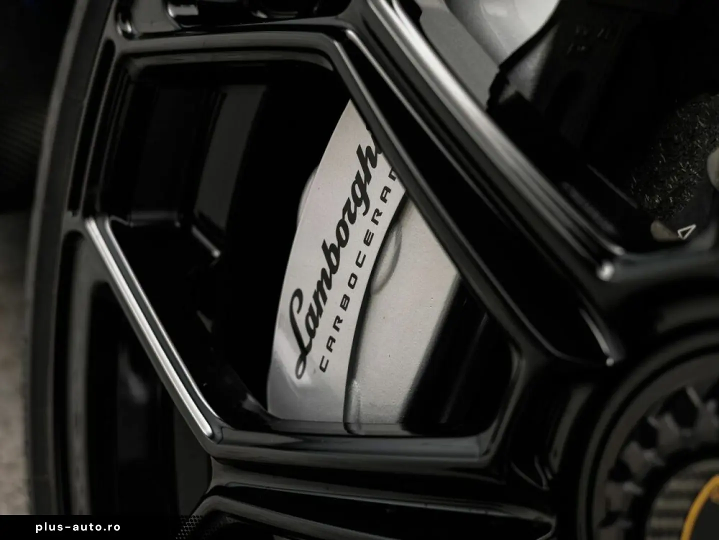 LAMBORGHINI Aventador Ultimae Roadster limited 250 pieces