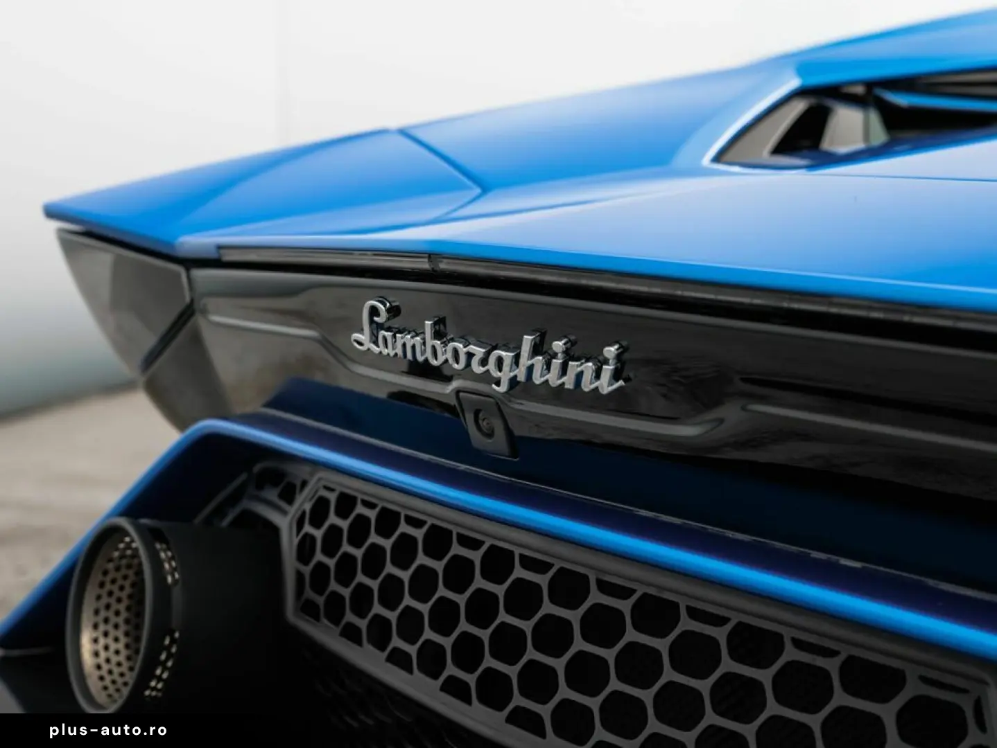 LAMBORGHINI Aventador Ultimae Roadster limited 250 pieces