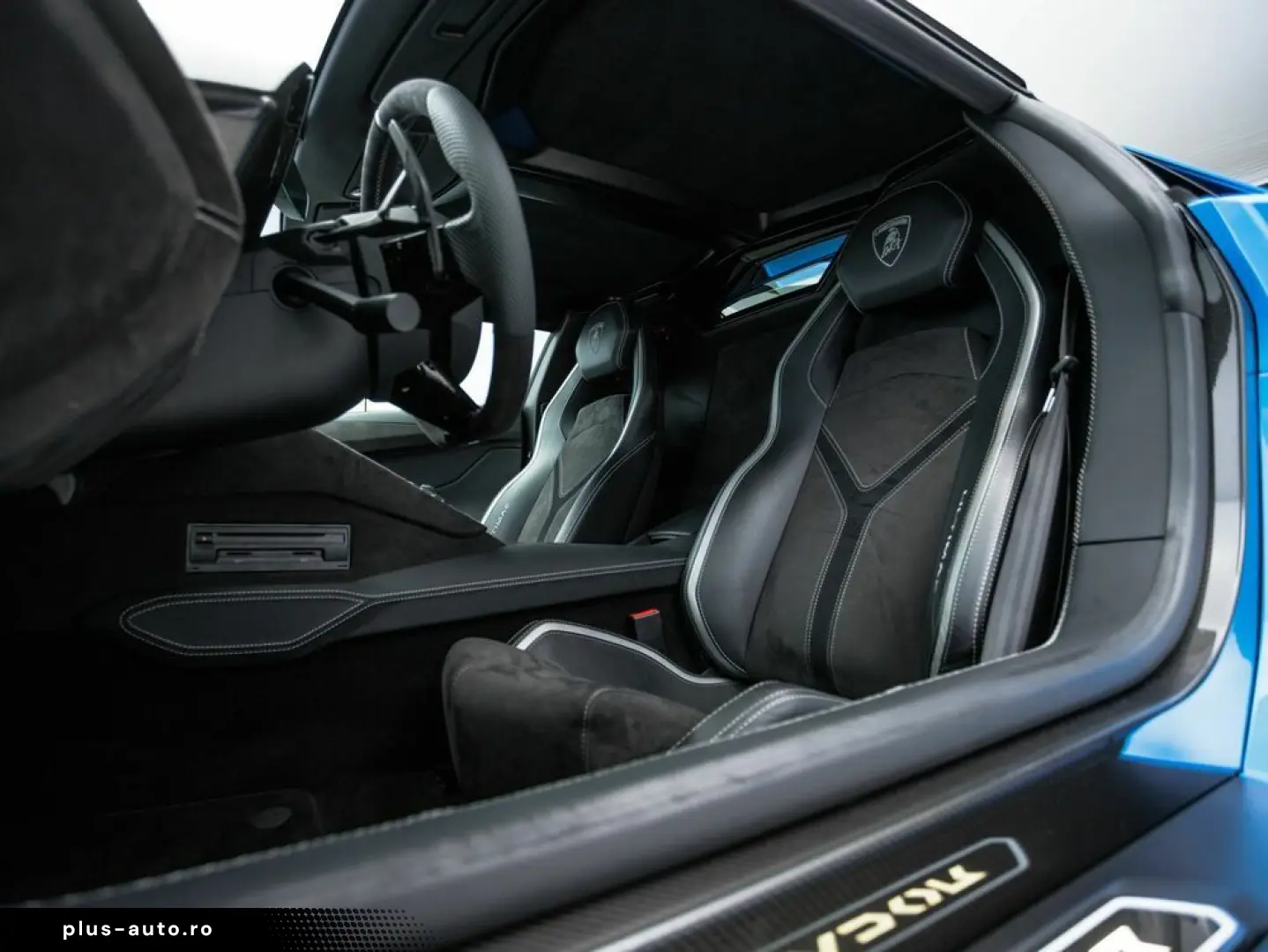 LAMBORGHINI Aventador Ultimae Roadster limited 250 pieces