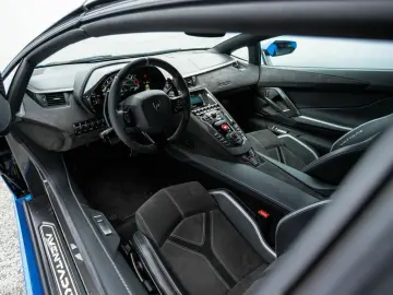 LAMBORGHINI Aventador Ultimae Roadster limited 250 pieces