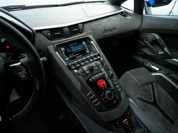 LAMBORGHINI Aventador Ultimae Roadster limited 250 pieces