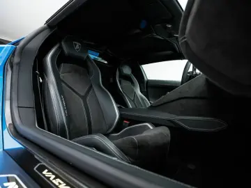 LAMBORGHINI Aventador Ultimae Roadster limited 250 pieces