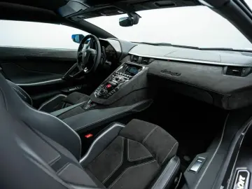 LAMBORGHINI Aventador Ultimae Roadster limited 250 pieces