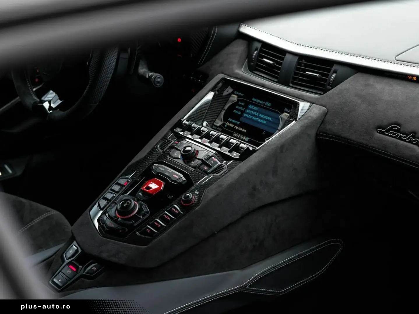 LAMBORGHINI Aventador Ultimae Roadster limited 250 pieces