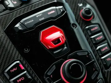 LAMBORGHINI Aventador Ultimae Roadster limited 250 pieces