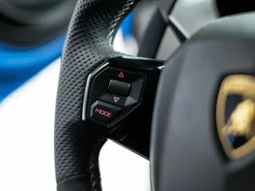 LAMBORGHINI Aventador Ultimae Roadster limited 250 pieces