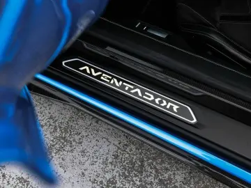 LAMBORGHINI Aventador Ultimae Roadster limited 250 pieces