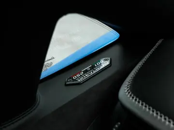 LAMBORGHINI Aventador Ultimae Roadster limited 250 pieces