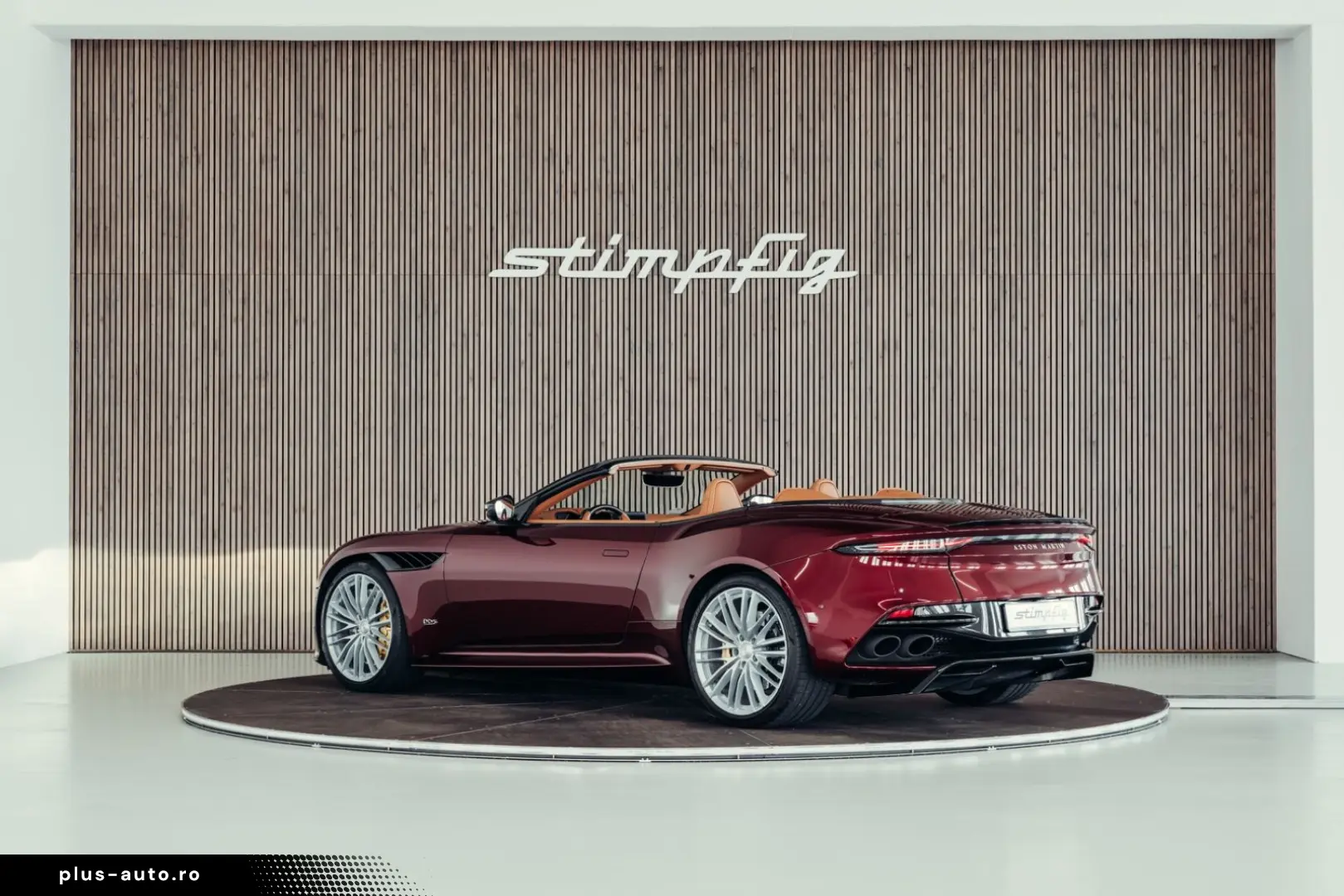 ASTON MARTIN DBS Volante Superleggera  Liquid Crimson