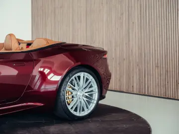 ASTON MARTIN DBS Volante Superleggera  Liquid Crimson