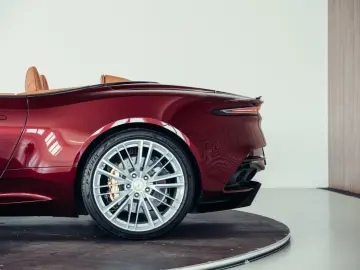 ASTON MARTIN DBS Volante Superleggera  Liquid Crimson