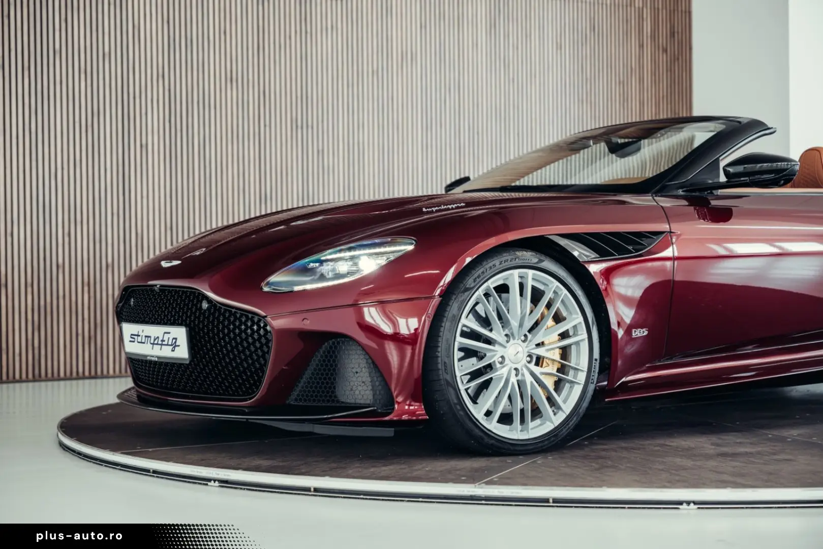 ASTON MARTIN DBS Volante Superleggera  Liquid Crimson