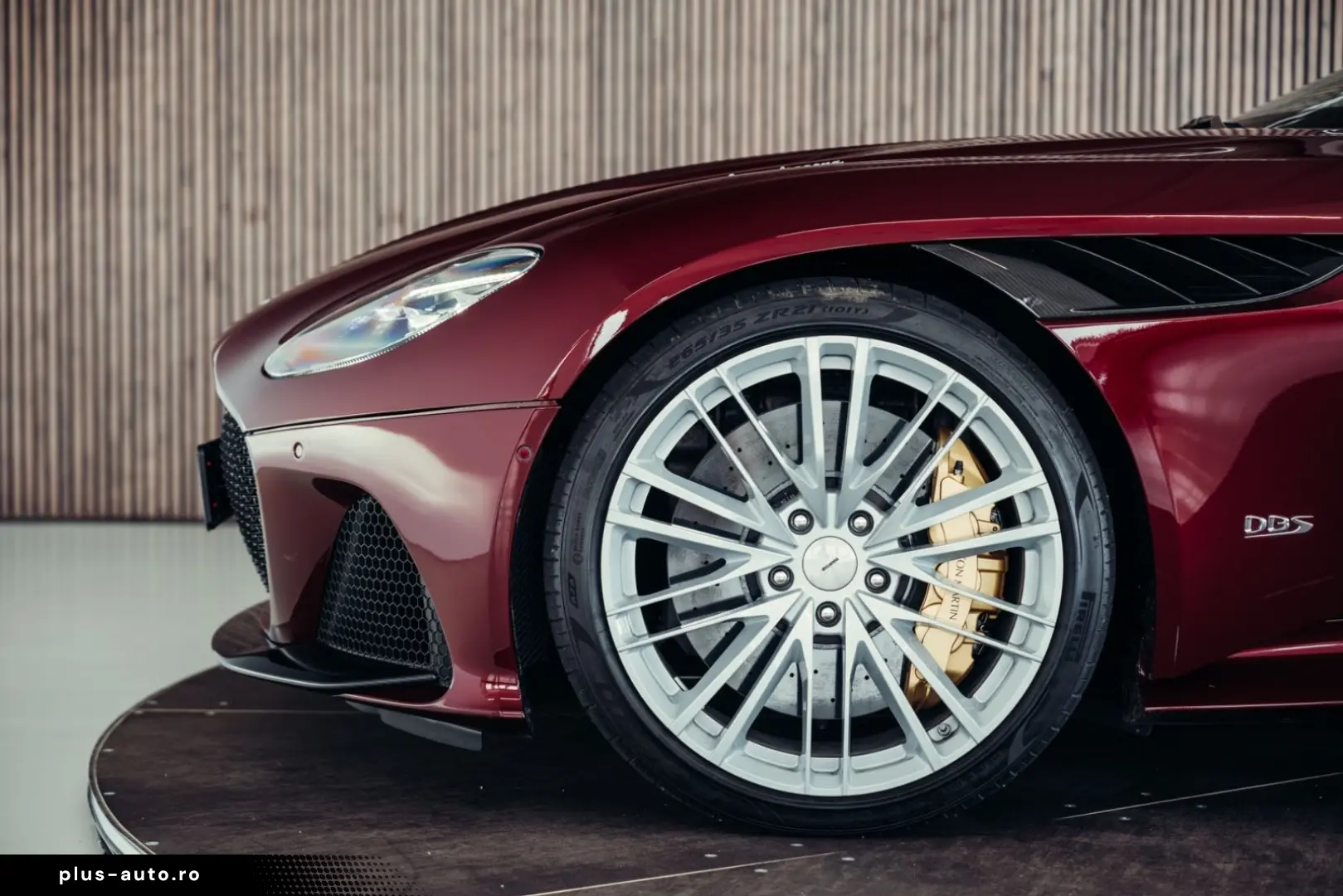 ASTON MARTIN DBS Volante Superleggera  Liquid Crimson