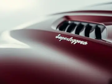 ASTON MARTIN DBS Volante Superleggera  Liquid Crimson