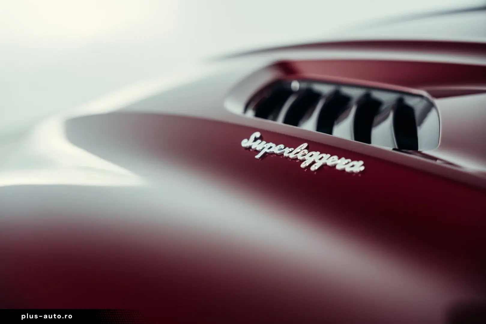 ASTON MARTIN DBS Volante Superleggera  Liquid Crimson