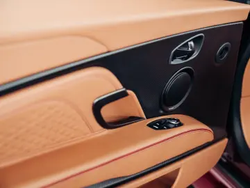 ASTON MARTIN DBS Volante Superleggera  Liquid Crimson