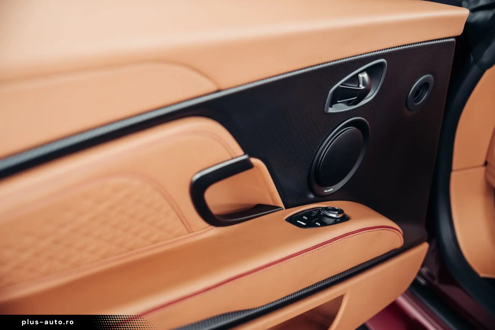 ASTON MARTIN DBS Volante Superleggera  Liquid Crimson