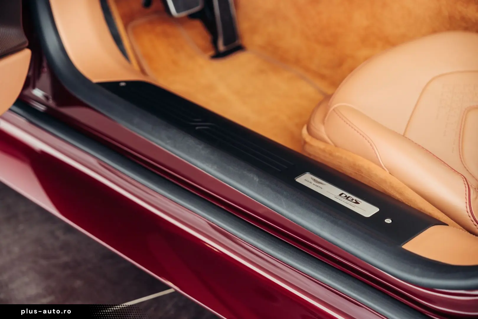 ASTON MARTIN DBS Volante Superleggera  Liquid Crimson