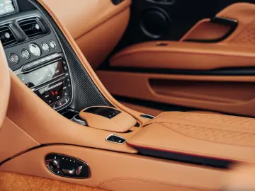 ASTON MARTIN DBS Volante Superleggera  Liquid Crimson