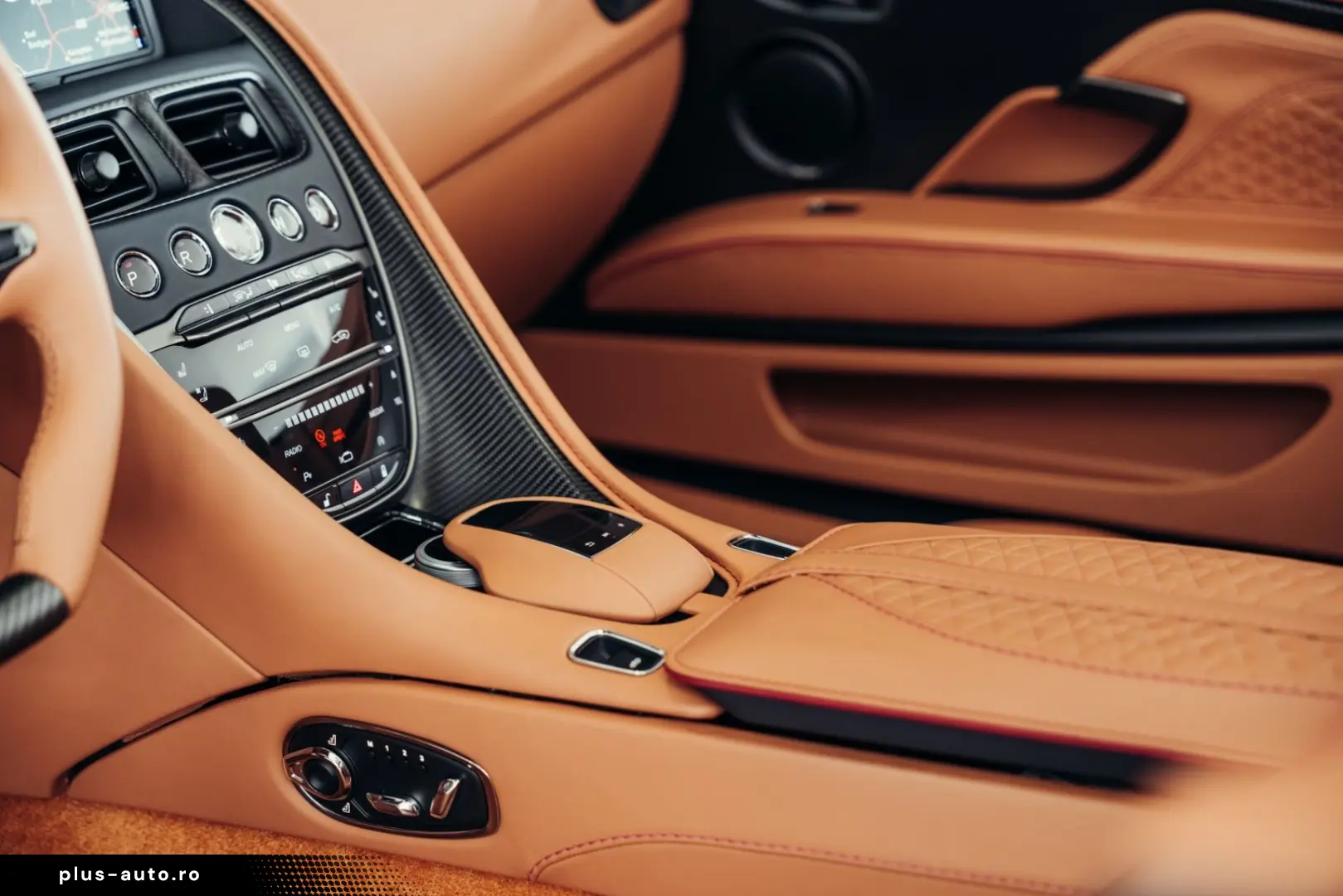 ASTON MARTIN DBS Volante Superleggera  Liquid Crimson