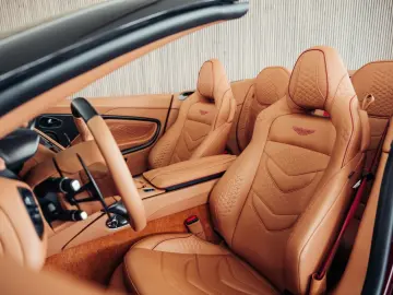 ASTON MARTIN DBS Volante Superleggera  Liquid Crimson