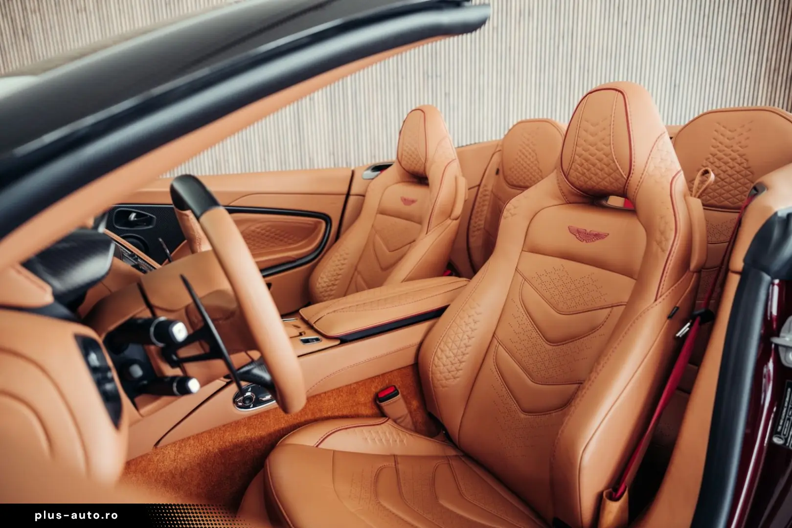 ASTON MARTIN DBS Volante Superleggera  Liquid Crimson