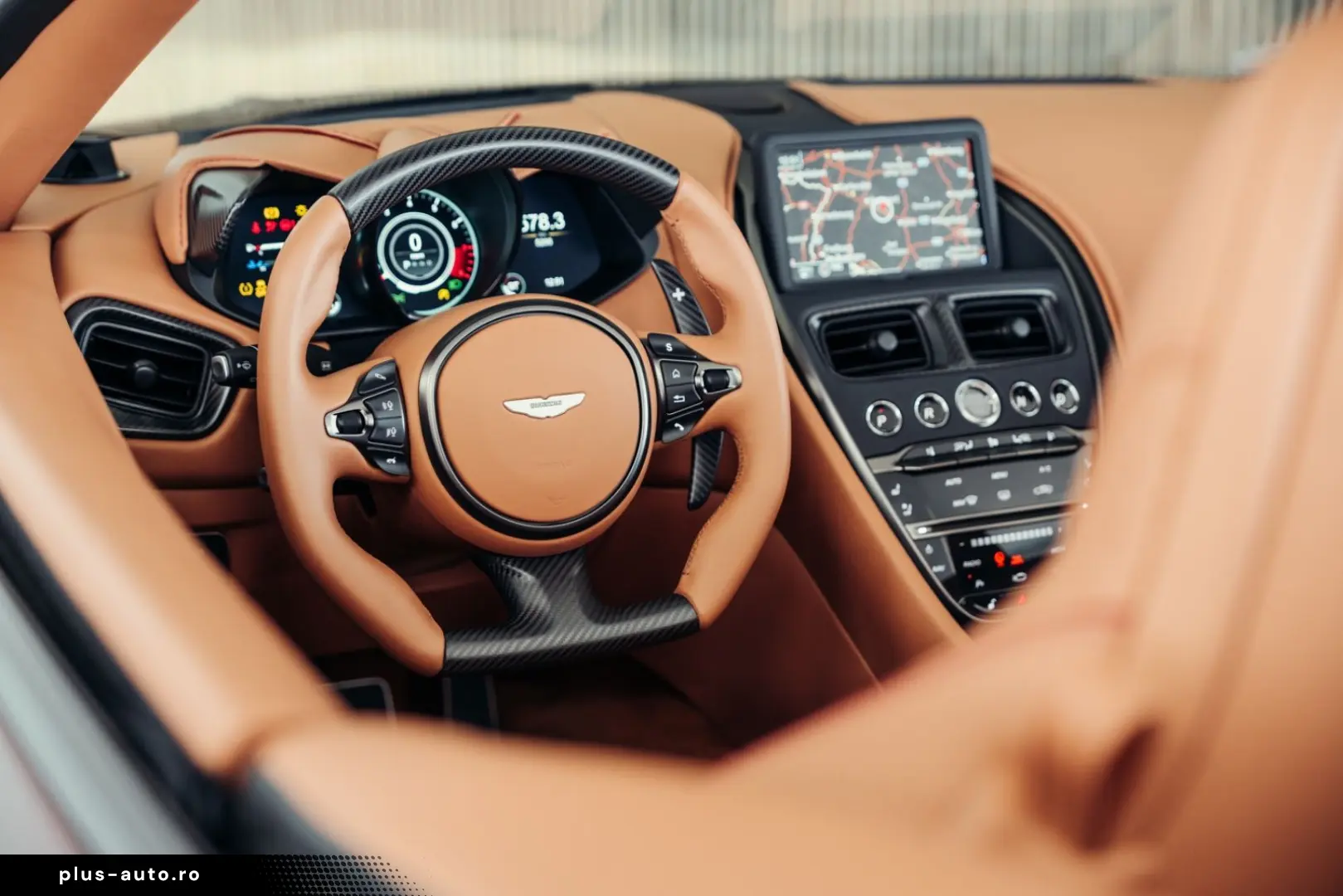 ASTON MARTIN DBS Volante Superleggera  Liquid Crimson