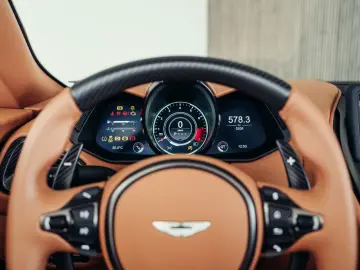 ASTON MARTIN DBS Volante Superleggera  Liquid Crimson