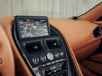 ASTON MARTIN DBS Volante Superleggera  Liquid Crimson