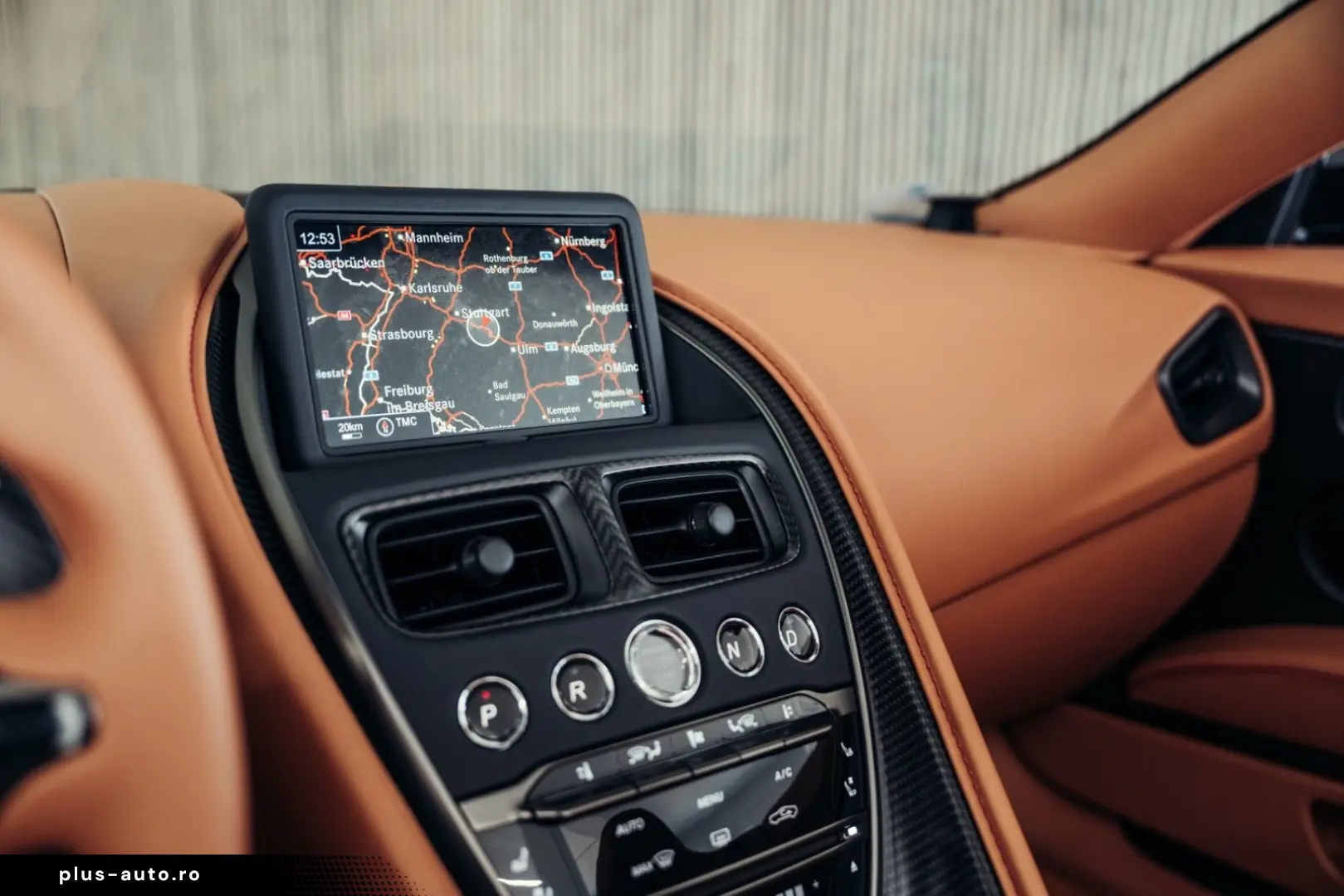 ASTON MARTIN DBS Volante Superleggera  Liquid Crimson