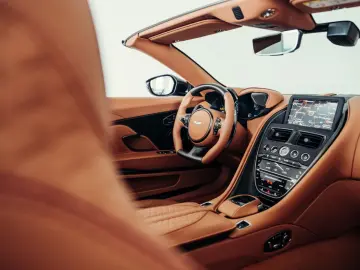 ASTON MARTIN DBS Volante Superleggera  Liquid Crimson