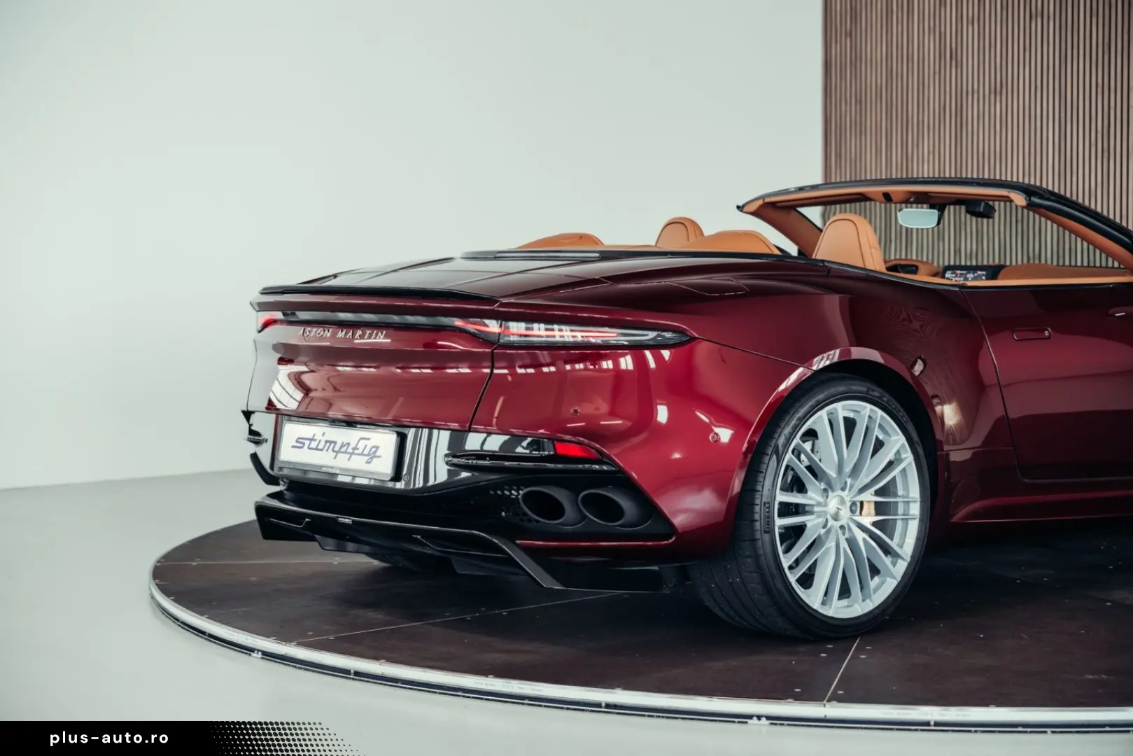 ASTON MARTIN DBS Volante Superleggera  Liquid Crimson