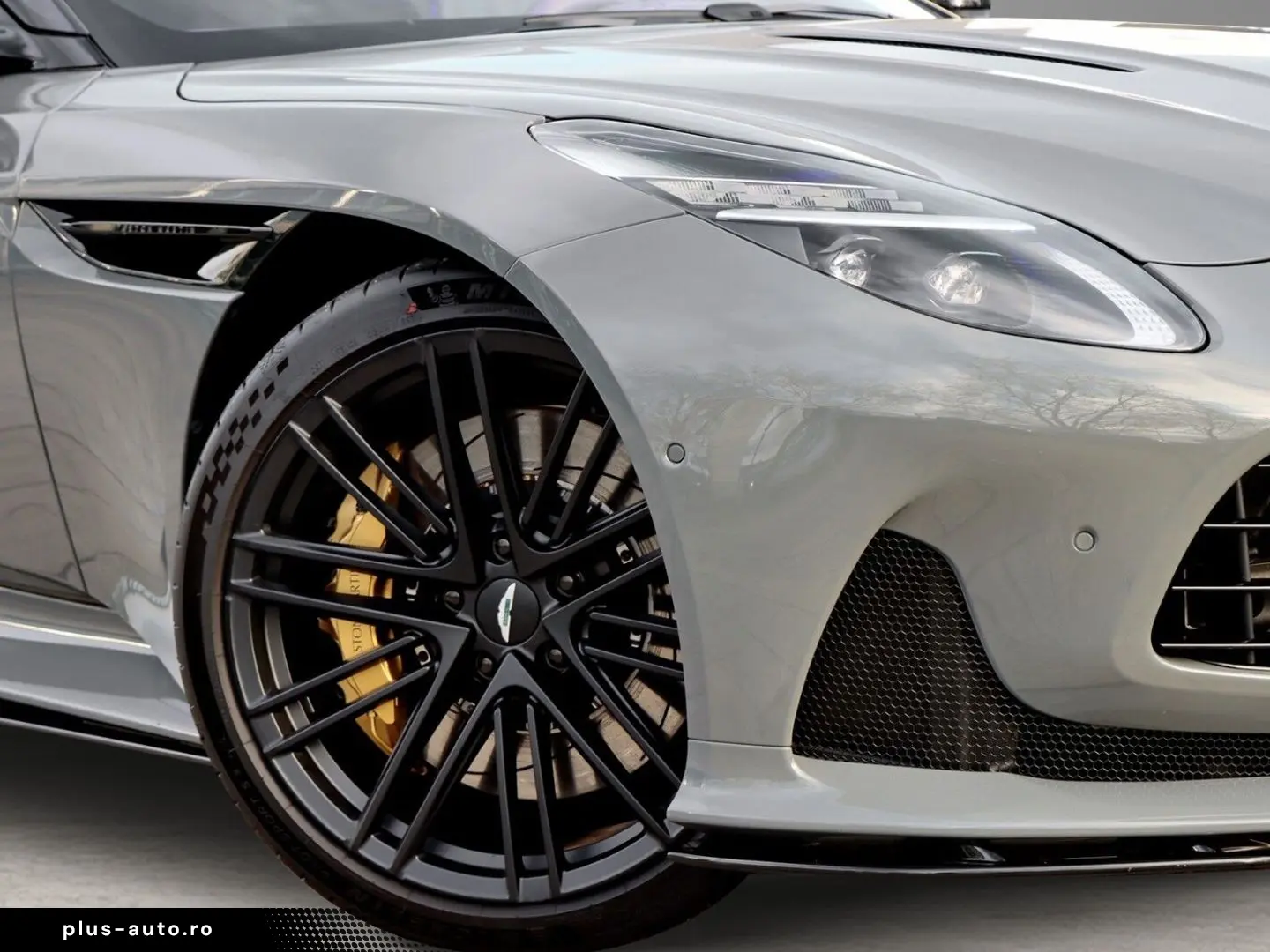 ASTON MARTIN DB12 China Grey Oxford Tan