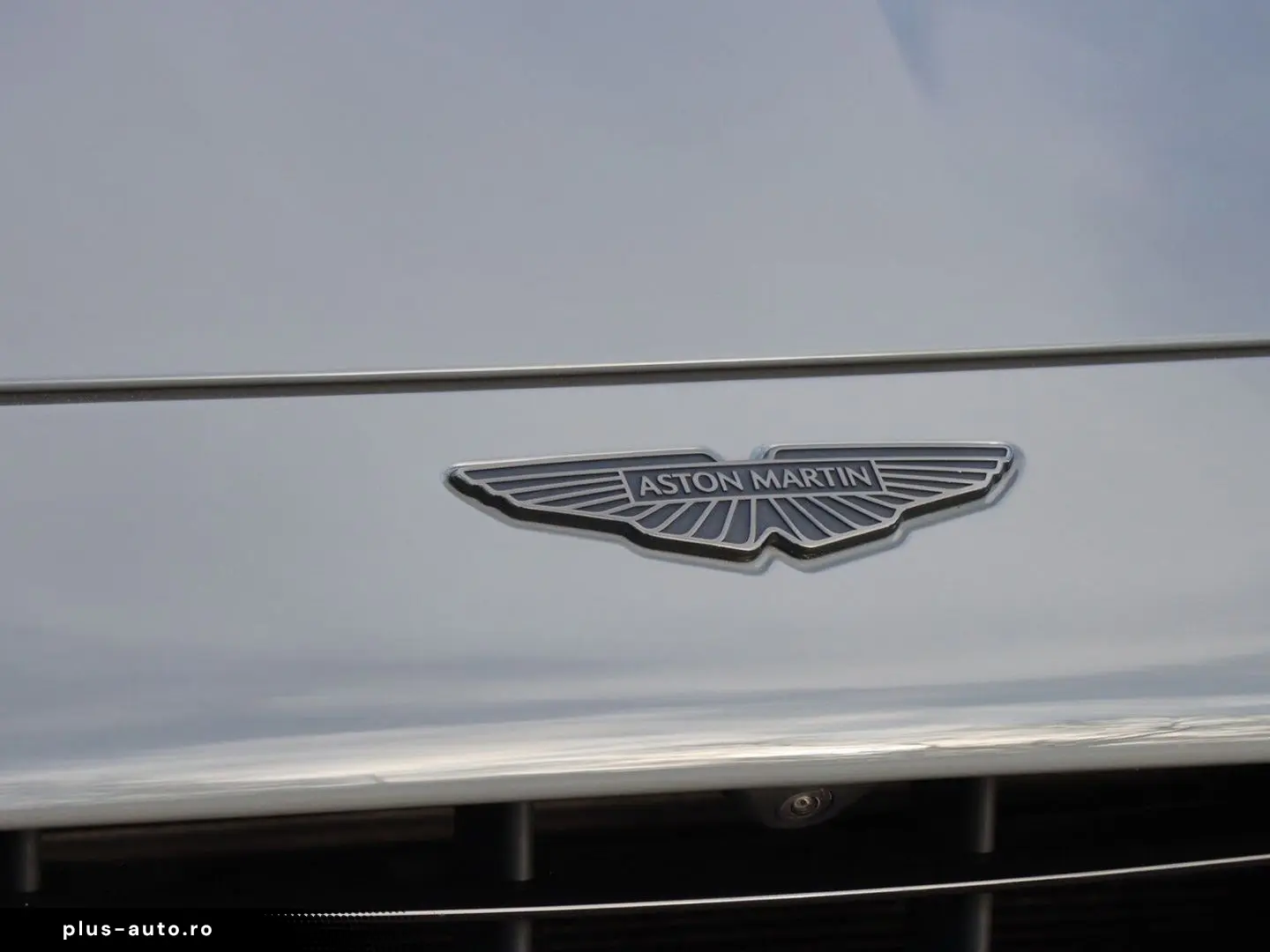 ASTON MARTIN DB12 China Grey Oxford Tan