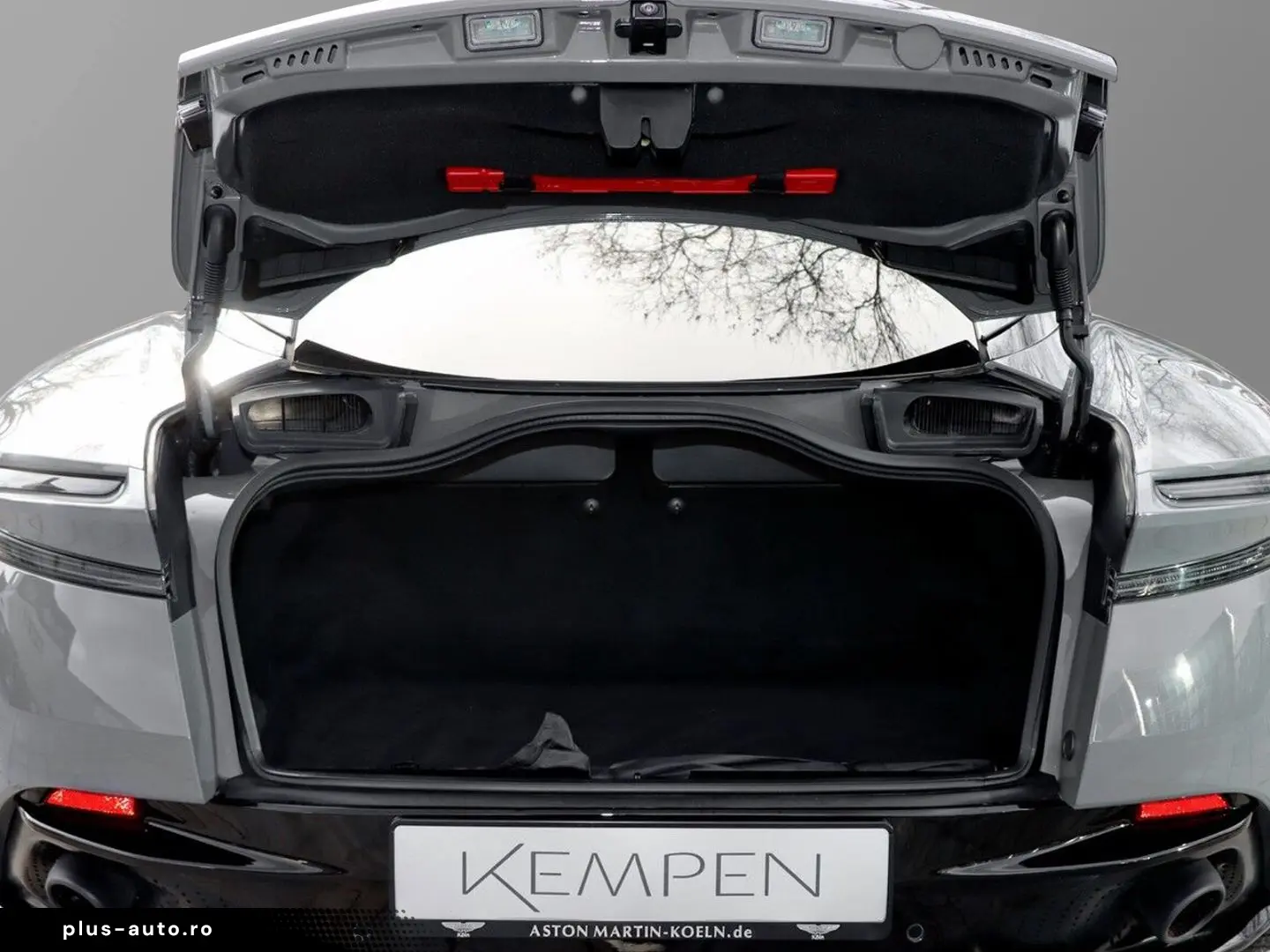 ASTON MARTIN DB12 China Grey Oxford Tan